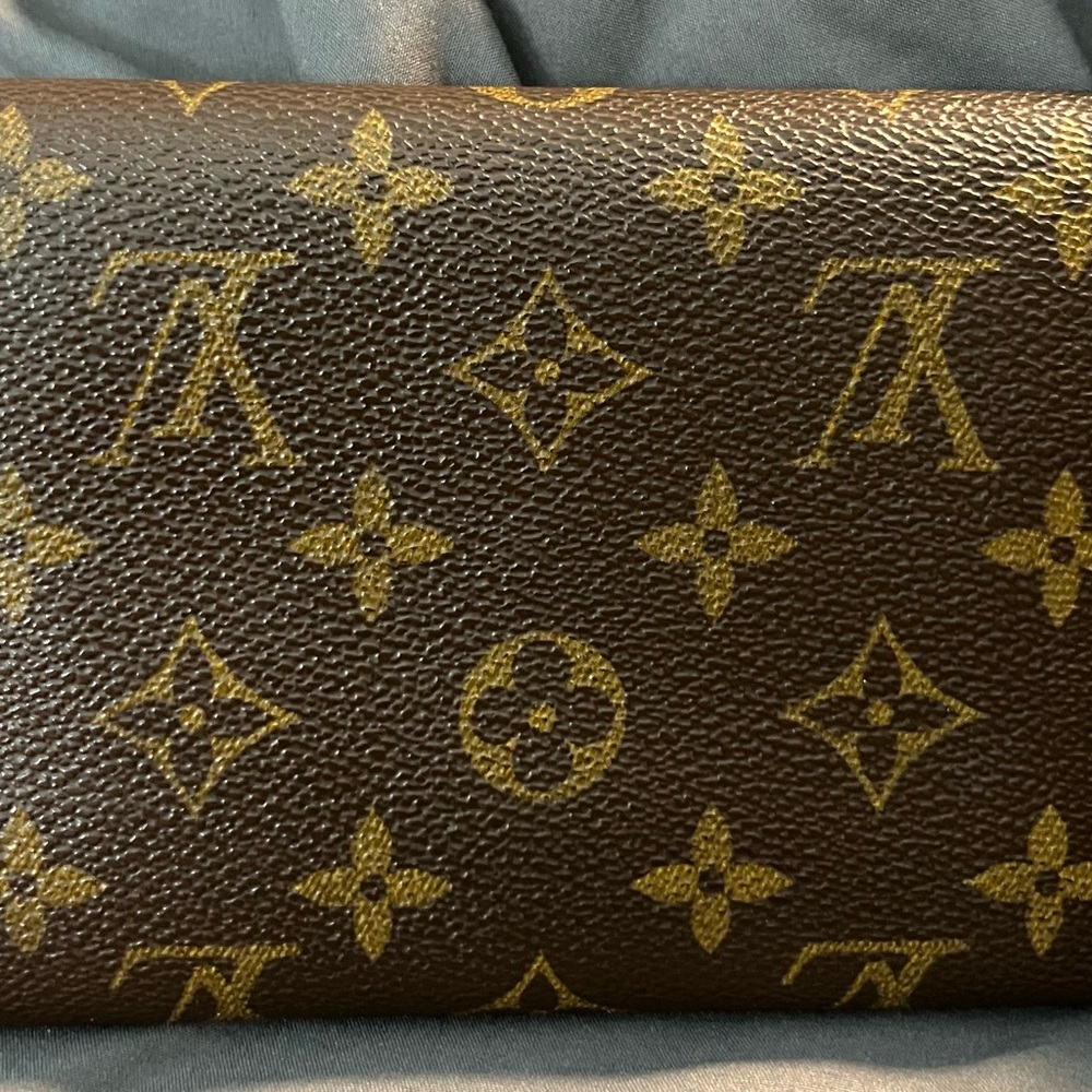 Louis Vuitton Monogram Wallet - Picture 2 of 9